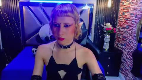 vivienne hadid online show from July 27, 2026, 8:16 pm