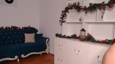 Vivienne online show from December 4, 2024, 9:46 pm