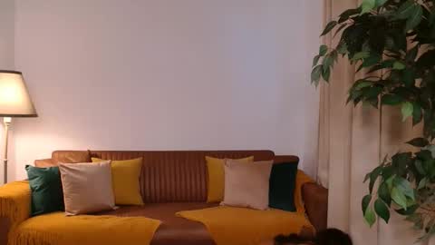 Vivienne online show from September 8, 2025, 3:55 pm