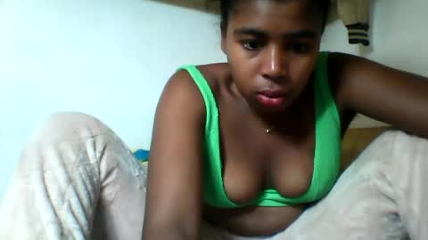 Snapshot of vivienneh chatting on July 24, 2026, 2:53 am Vivienneh online show from July 24, 2026, 2:53 am