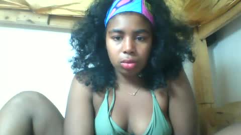 Snapshot of vivienneh chatting on July 26, 2026, 7:04 am Vivienneh online show from July 26, 2026, 7:04 am
