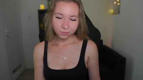VivienVance online show from June 7, 2026, 12:53 pm