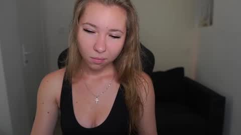 VivienVance online show from June 15, 2026, 1:24 pm