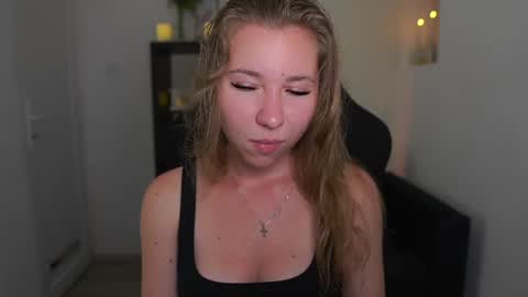 VivienVance online show from June 16, 2026, 9:50 pm