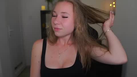 VivienVance online show from June 18, 2026, 9:52 pm