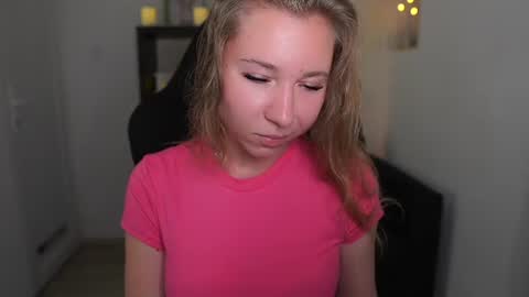 VivienVance online show from June 20, 2026, 9:06 pm