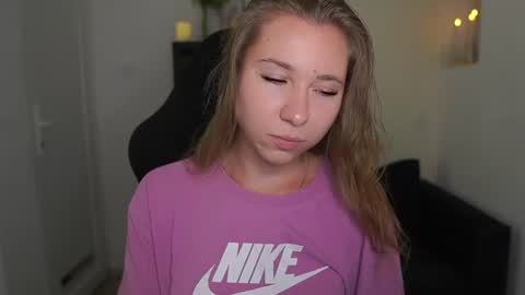 VivienVance online show from June 22, 2026, 2:58 pm