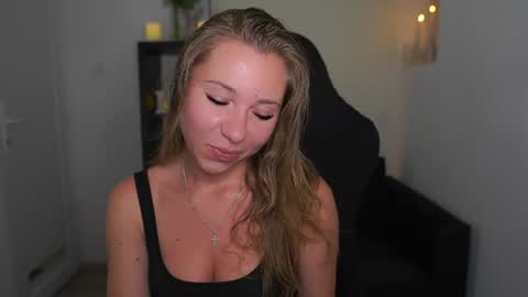 VivienVance online show from July 13, 2026, 1:58 pm