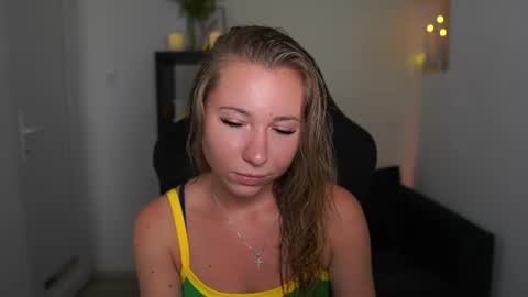 VivienVance online show from July 17, 2026, 2:02 pm