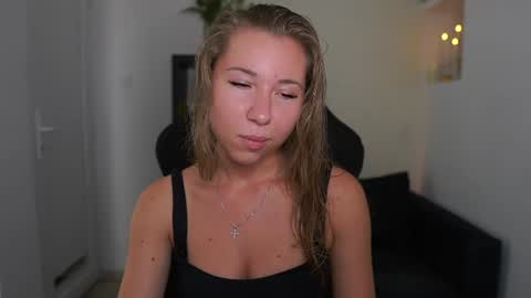 VivienVance online show from July 27, 2026, 2:02 pm