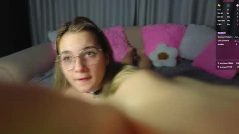 vivyboo111 online show from November 10, 2025, 8:41 pm