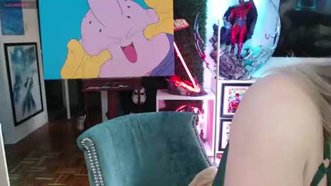 Snapshot of vixen_lockheart chatting on August 7, 2026, 12:18 pm Vixen online show from August 7, 2026, 12:18 pm