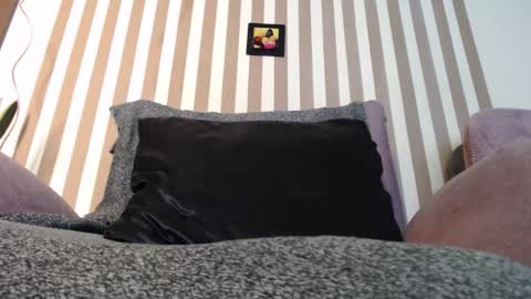 vixenn_ online show from December 15, 2025, 11:20 pm