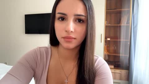 Miss Mia online show from April 4, 2026, 12:02 pm