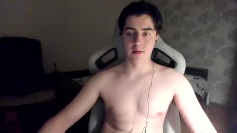 Snapshot of vlad1605 chatting on June 17, 2026, 12:35 am Martin online show from June 17, 2026, 12:35 am