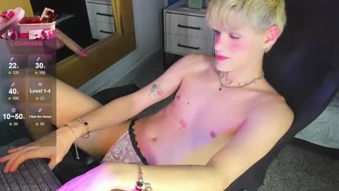 Snapshot of vladhellsing4 chatting on December 15, 2025, 2:21 pm Vlad online show from December 15, 2025, 2:21 pm