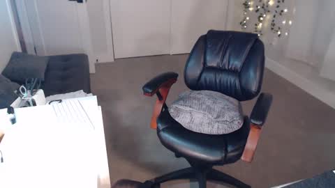 Snapshot of vonbixxx chatting on February 19, 2025, 5:16 am Von B online show from February 19, 2025, 5:16 am