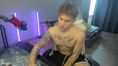 Snapshot of vova_belkin_ chatting on April 27, 2026, 10:13 am vova online show from April 27, 2026, 10:13 am