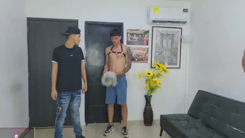 Snapshot of voyeurism_guys chatting on May 31, 2026, 10:11 pm voyeurism_guys online show from May 31, 2026, 10:11 pm