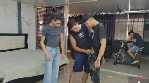 voyeurism_guys online show from June 15, 2026, 10:34 pm