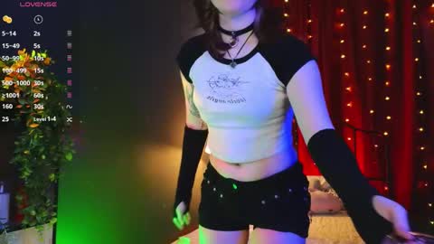 Snapshot of vronnier chatting on June 5, 2026, 11:27 am vronnier online show from June 5, 2026, 11:27 am