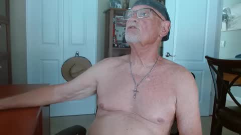 Snapshot of vueuorme chatting on May 18, 2026, 8:47 pm Vueuorme online show from May 18, 2026, 8:47 pm