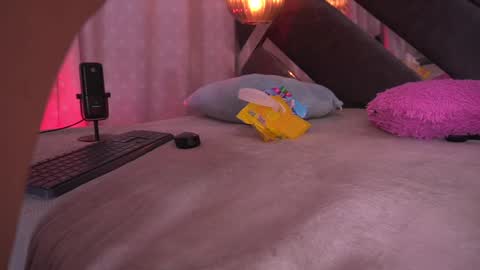 Snapshot of vvioleta_ chatting on January 15, 2025, 9:13 am Violeta online show from January 15, 2025, 9:13 am