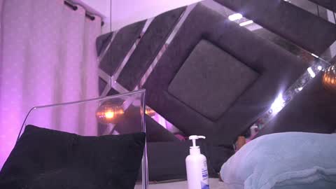 Snapshot of vvioleta_ chatting on January 28, 2025, 9:08 am Violeta online show from January 28, 2025, 9:08 am