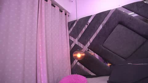 Snapshot of vvioleta_ chatting on February 5, 2025, 3:13 am Violeta online show from February 5, 2025, 3:13 am