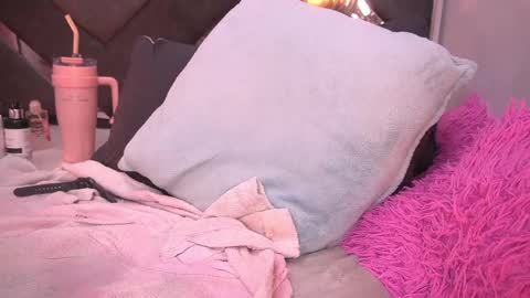 Snapshot of vvioleta_ chatting on March 1, 2025, 9:18 am Violeta online show from March 1, 2025, 9:18 am