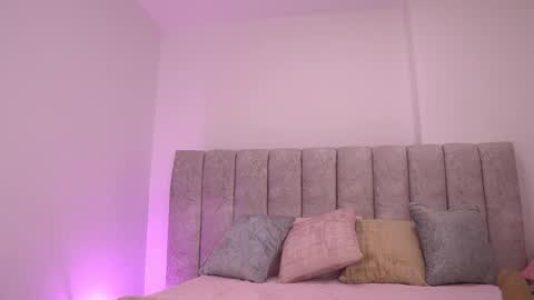 Snapshot of vvioleta_ chatting on November 5, 2025, 3:06 am Violeta online show from November 5, 2025, 3:06 am