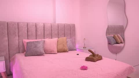 Snapshot of vvioleta_ chatting on November 22, 2025, 3:16 am Violeta online show from November 22, 2025, 3:16 am