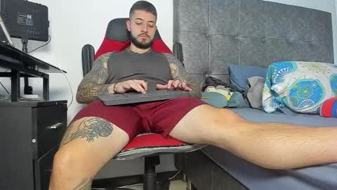 vyxen_ online show from February 3, 2026, 8:36 pm