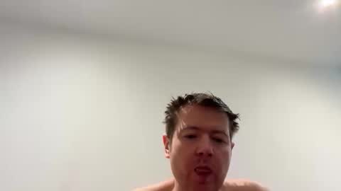 Snapshot of w919 chatting on April 9, 2026, 5:51 pm V online show from April 9, 2026, 5:51 pm