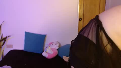 kitty SUPORT ME AND MY BABY SINGLE MOMY online show from October 13, 2025, 2:50 pm