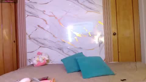 kitty SUPORT ME AND MY BABY SINGLE MOMY online show from July 12, 2026, 2:30 pm