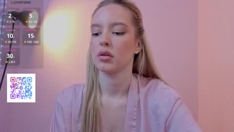 Snapshot of w_olivia_w chatting on November 30, 2025, 8:13 pm Olivia online show from November 30, 2025, 8:13 pm