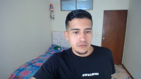 Snapshot of wade_wil chatting on June 1, 2026, 8:43 pm wade and antonella online show from June 1, 2026, 8:43 pm