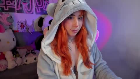 Snapshot of waifu_aika chatting on December 23, 2024, 11:06 pm AIKA online show from December 23, 2024, 11:06 pm