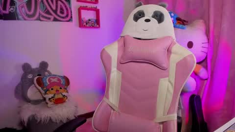 Snapshot of waifu_aika chatting on September 22, 2025, 10:34 pm AIKA online show from September 22, 2025, 10:34 pm