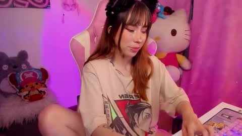 Snapshot of waifu_aika chatting on October 22, 2025, 9:14 pm AIKA online show from October 22, 2025, 9:14 pm