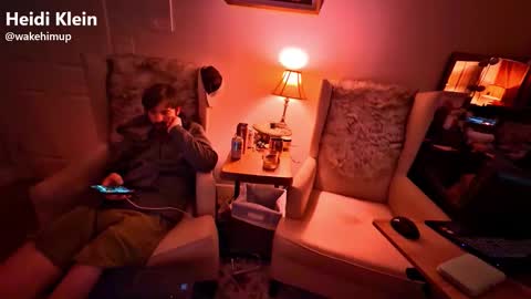 wakehimup online show from November 22, 2025, 7:29 am