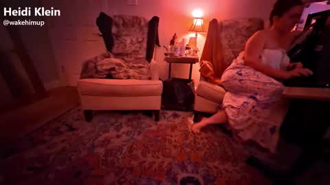 wakehimup online show from December 19, 2025, 9:05 am