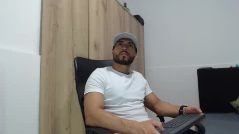 WALTER BROWN  online show from October 30, 2025, 2:51 pm