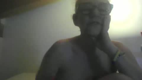 Snapshot of wandamanara chatting on April 15, 2026, 8:32 am wandamanara online show from April 15, 2026, 8:32 am