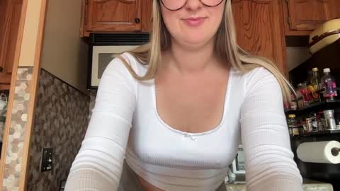 Snapshot of wanderlustjade chatting on December 5, 2024, 5:06 pm Jade Adonis online show from December 5, 2024, 5:06 pm