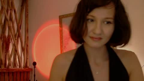 Snapshot of wanderwhitch chatting on May 5, 2026, 5:21 pm Miya online show from May 5, 2026, 5:21 pm