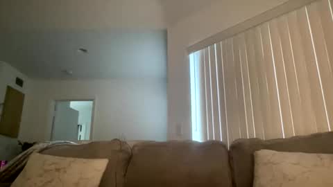 warrenpeacexxx online show from May 4, 2026, 10:28 pm