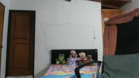 warrior_xena online show from February 12, 2025, 4:11 pm