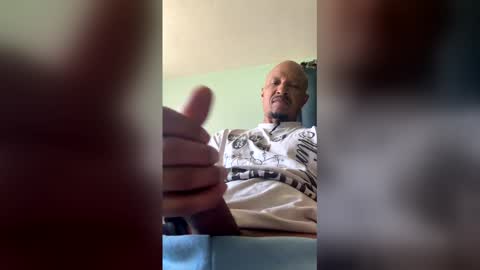 Snapshot of watchwutulike chatting on May 3, 2026, 4:24 pm watchwutulike online show from May 3, 2026, 4:24 pm